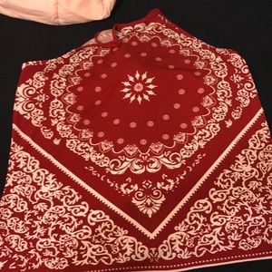 Bandana Style Halter Top 🐝